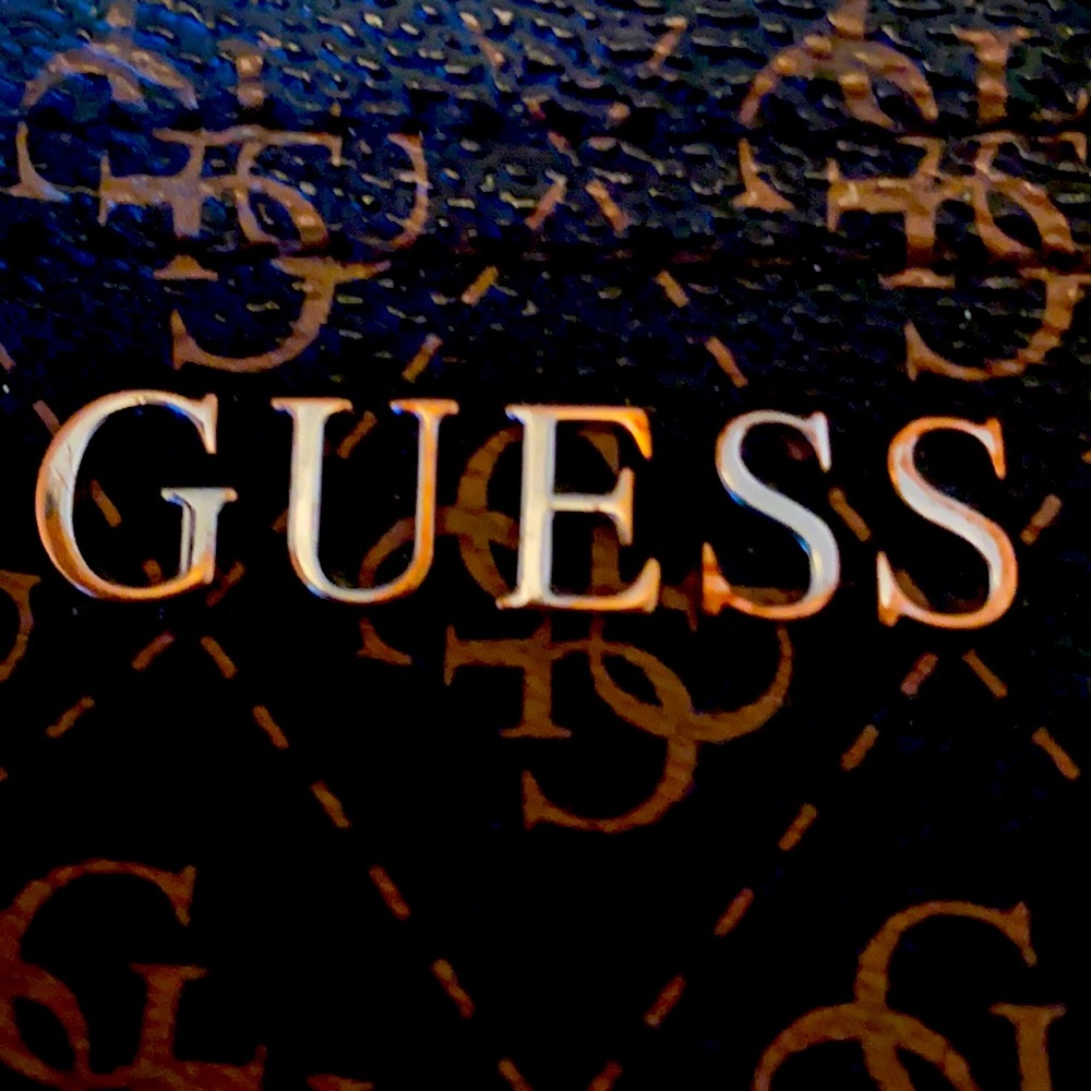 This is an amazing guess purse!